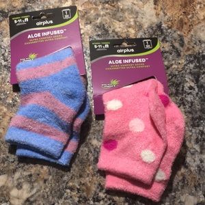 NWT— ALOE INFUSED. Socks- 2 pairs